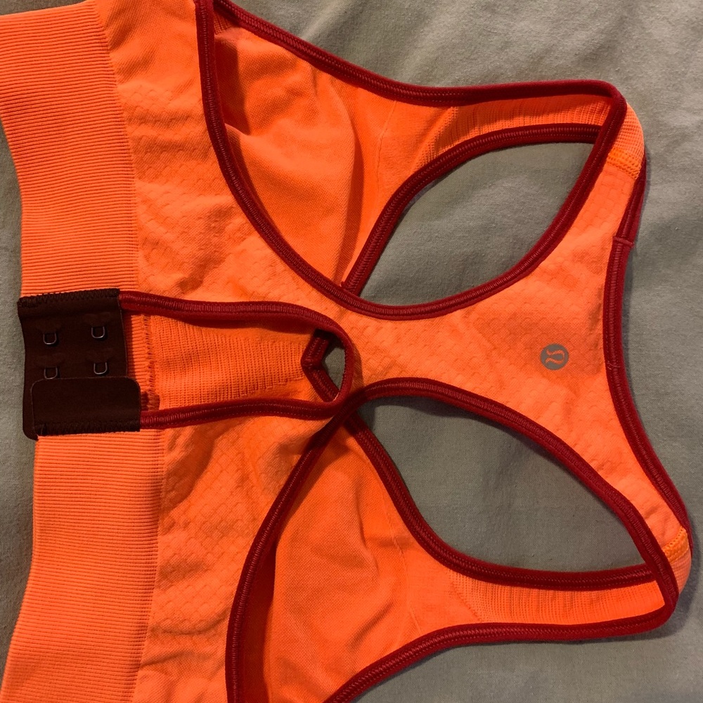 Lululemon sports bra orange/red with clasp in back